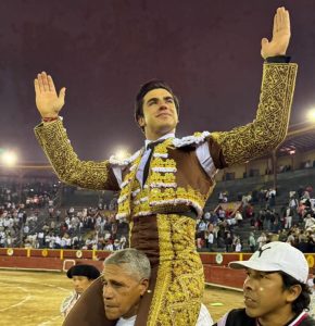 Colombo triunfa en Acho Lima